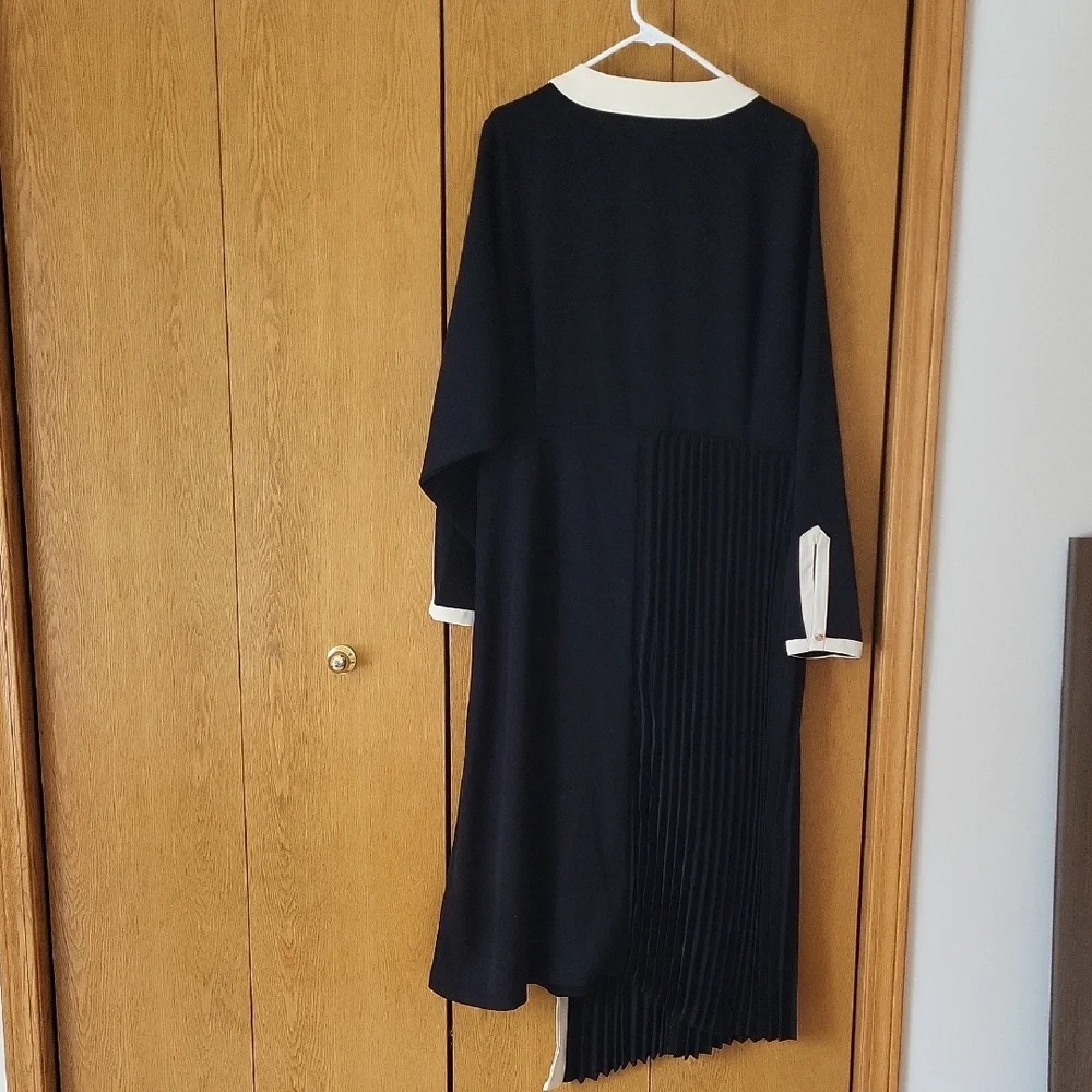 Karen Millen Black and Cream Asymmetrical Dress - Picture 4 of 5